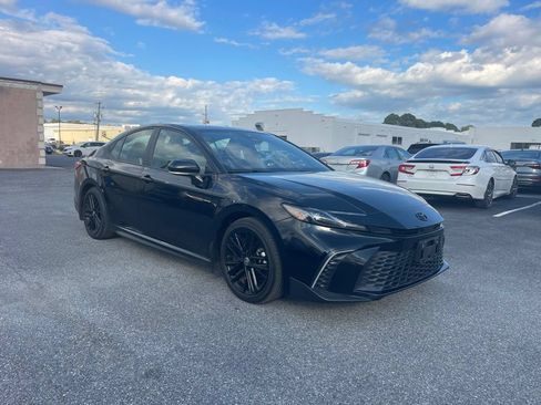 Used 2025 Toyota Camry SE w/ Multimedia Upgrade Package FWD image 8