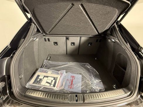 Certified 2025 Porsche Macan image 17