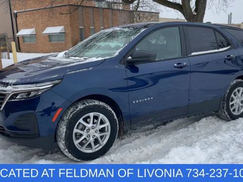 Used 2023 Chevrolet Equinox LS w/ LS Convenience Package image 4