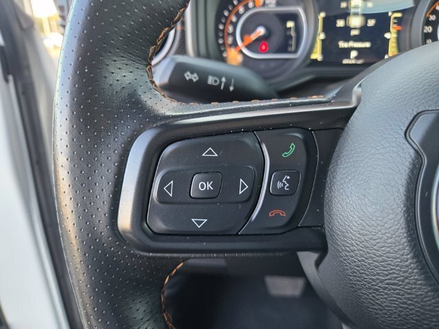 Used 2025 Jeep Gladiator Mojave w/ Convenience Group AWD/4WD image 22