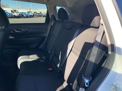 Used 2020 Nissan Rogue SV image 15