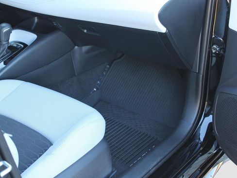 Used 2023 Toyota Corolla SE image 34