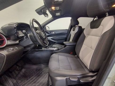 Used 2024 Chevrolet Trax RS FWD image 20