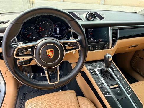 Used 2017 Porsche Macan AWD/4WD image 10