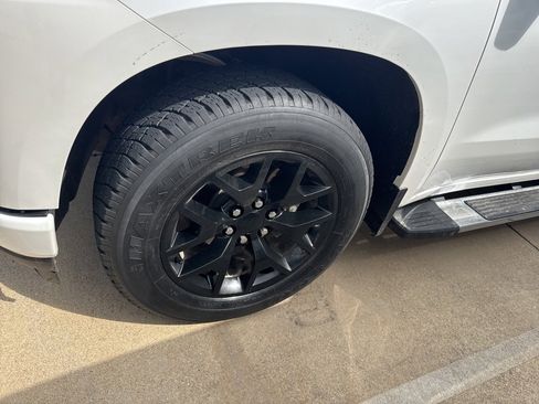 Used 2019 Chevrolet Silverado 1500 High Country w/ Technology Package image 2