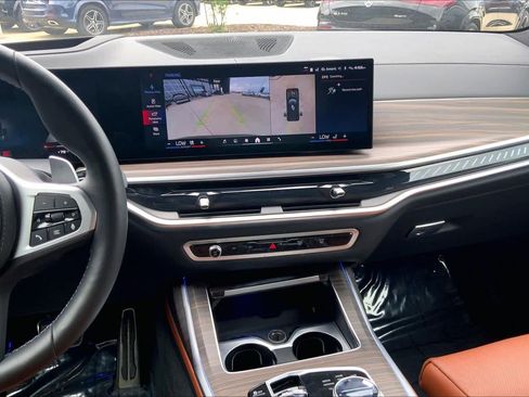 Used 2025 BMW X7 M60i AWD/4WD image 7