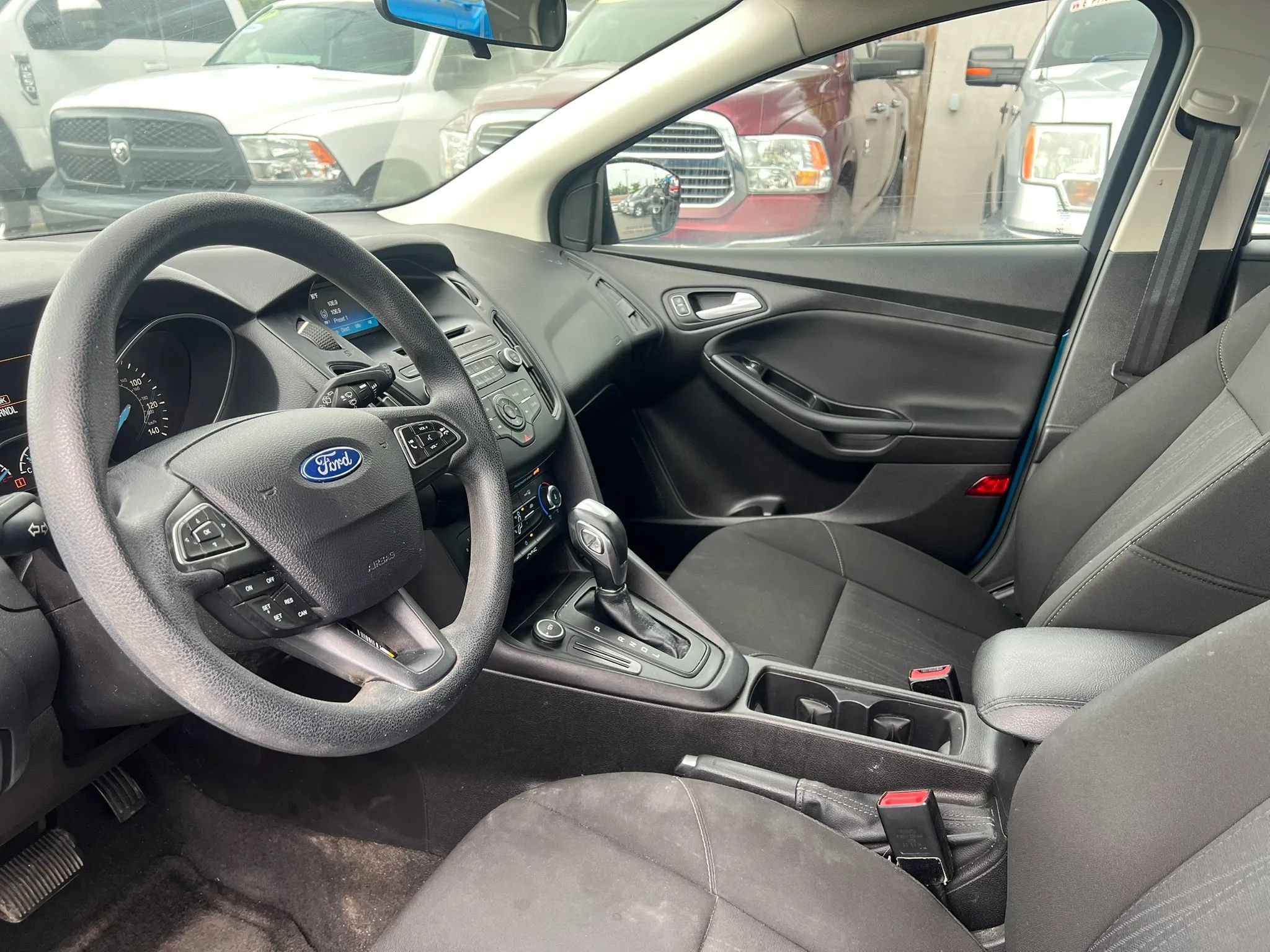 Used 2016 Ford Focus SE w/ SE Power Seat Package FWD image 9