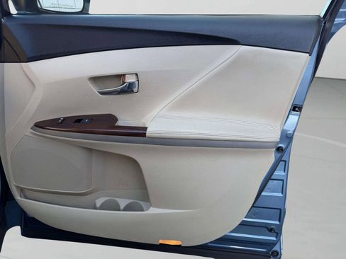 Used 2010 Toyota Venza AWD image 19