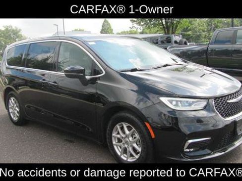 Certified 2025 Chrysler Pacifica Select FWD image 2