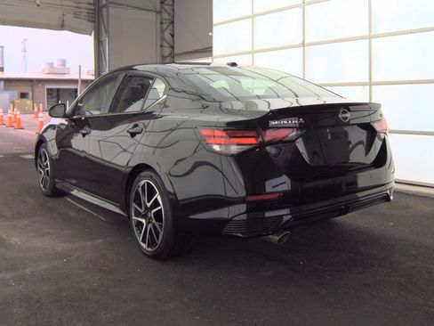 Used 2024 Nissan Sentra SR FWD image 11
