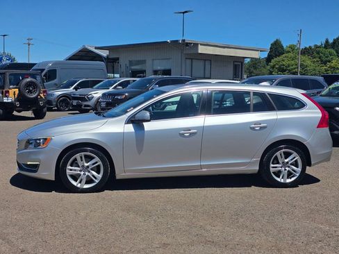 Used 2015 Volvo V60 T5 Premier FWD image 8