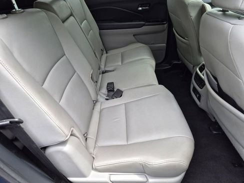 Used 2022 Honda Pilot Touring image 18