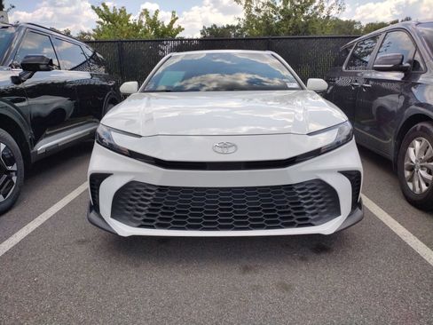 Used 2025 Toyota Camry SE FWD image 2