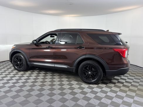 Used 2020 Ford Explorer XLT w/ Equipment Group 202A AWD/4WD image 9