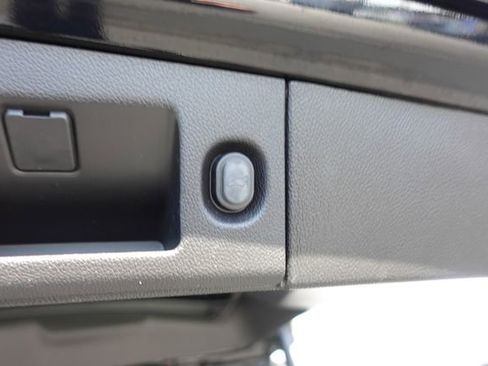 Used 2018 Cadillac Escalade Luxury image 30