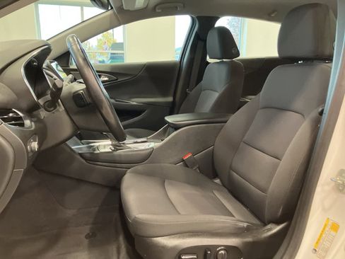 Used 2018 Chevrolet Malibu LT image 10