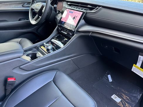 New 2025 Jeep Grand Cherokee L Limited w/ Black Appearance Package image 16