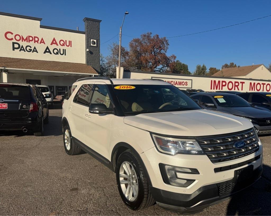 Used 2016 Ford Explorer XLT w/ Equipment Group 202A FWD image 3
