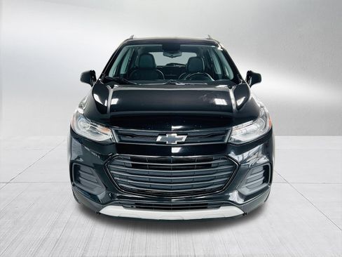 Used 2020 Chevrolet Trax LT w/ Redline Edition FWD image 3