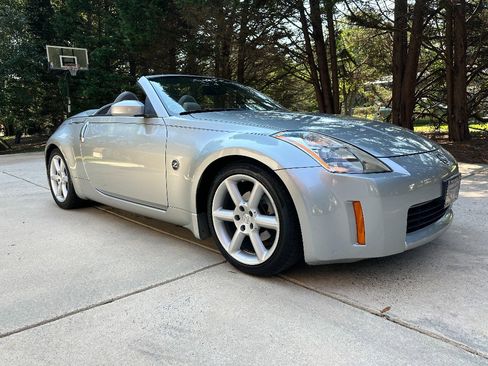 Used 2005 Nissan 350Z Touring image 23