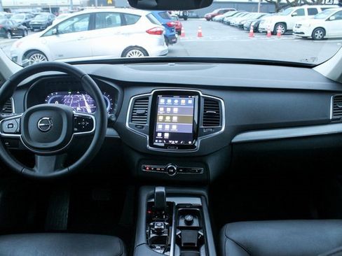 Used 2025 Volvo XC90 B5 Core image 15