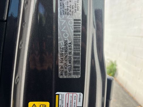 Used 2025 Jeep Wrangler Sahara image 29