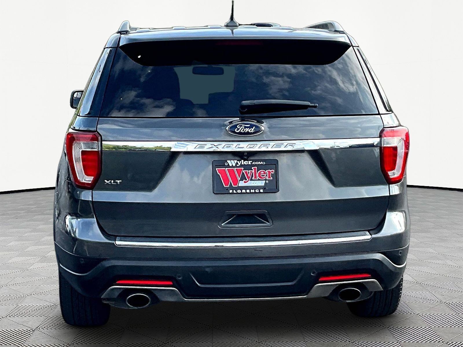Used 2018 Ford Explorer XLT w/ Equipment Group 202A FWD image 5