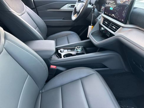 New 2026 Ford Explorer Active w/ Active Comfort Package image 18