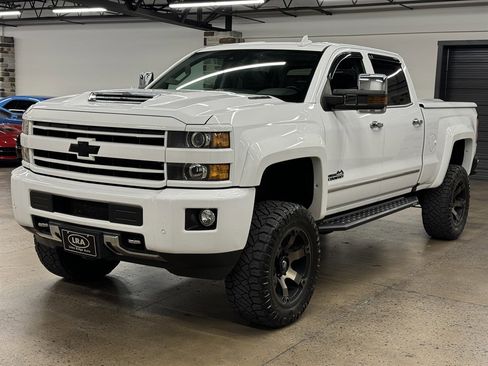Used 2019 Chevrolet Silverado 2500 High Country w/ Duramax Plus Package image 3