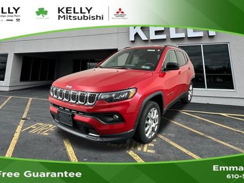 Used 2023 Jeep Compass Latitude AWD/4WD image 1