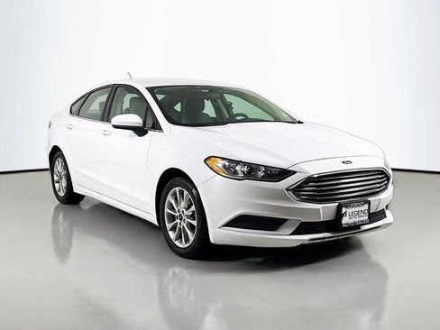 Used 2017 Ford Fusion SE image 3