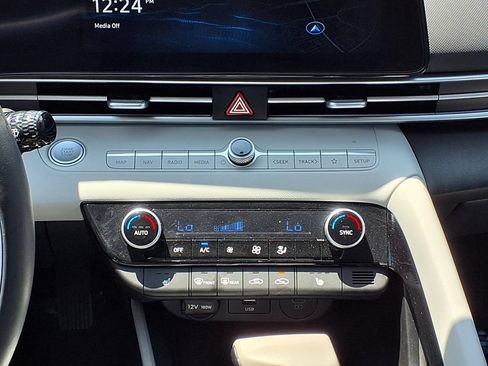 Used 2025 Hyundai Elantra Limited FWD image 18