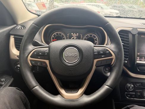 Used 2014 Jeep Cherokee Latitude w/ Comfort/Convenience Group AWD/4WD image 23