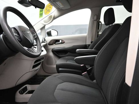 Used 2023 Chrysler Voyager LX FWD image 23