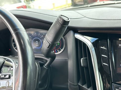 Used 2018 Cadillac Escalade Luxury AWD/4WD image 37
