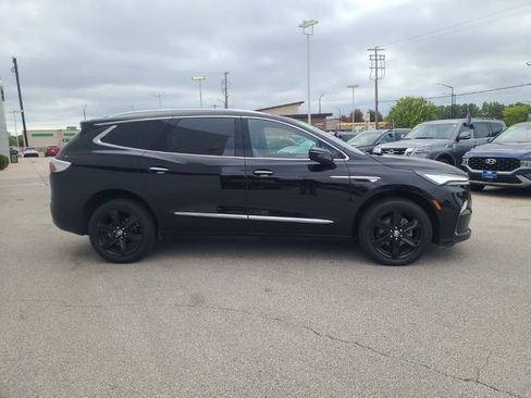 Used 2023 Buick Enclave Essence image 5