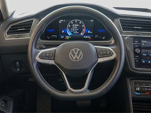 Used 2022 Volkswagen Tiguan SE image 28