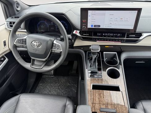 Used 2026 Toyota Sienna Limited AWD/4WD image 10
