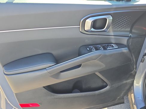 Certified 2025 Kia Sorento S image 19