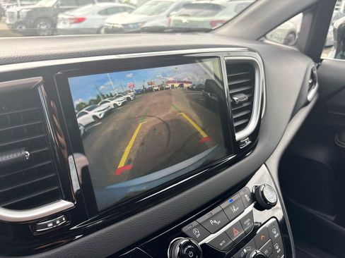 Used 2026 Chrysler Pacifica Select FWD image 36