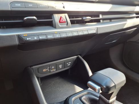 Used 2025 Kia K4 FWD image 27