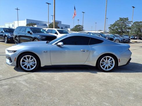 Used 2025 Ford Mustang GT Premium image 3