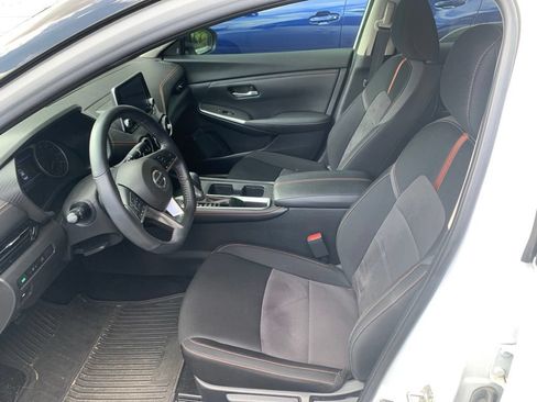 Used 2022 Nissan Sentra SR FWD image 3