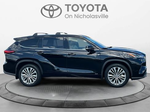 Used 2022 Toyota Highlander Platinum AWD/4WD image 6