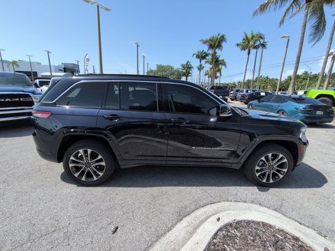 Used 2024 Jeep Grand Cherokee Overland w/ Trailer Tow Package AWD/4WD image 4