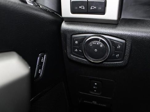 Used 2019 Ford F350 Lariat w/ Chrome Package image 26