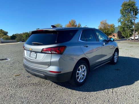 Used 2023 Chevrolet Equinox LT image 3