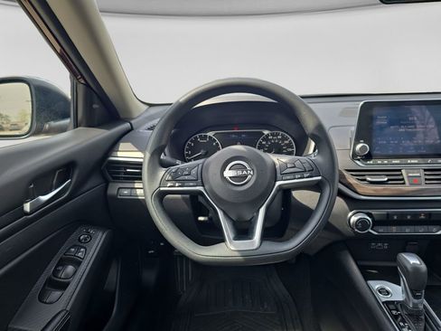 Used 2024 Nissan Altima 2.5 SV image 13