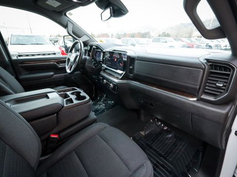 Used 2024 GMC Sierra 3500 SLE w/ SLE Convenience Package image 22