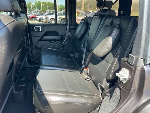Used 2022 Jeep Wrangler Unlimited Sahara w/ Cold Weather Group AWD/4WD image 9